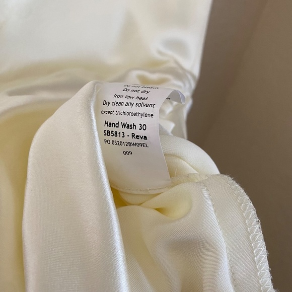 House of CB Reva Dress in Ivory satin size Medium NWOT white midi - Picture 16 of 17